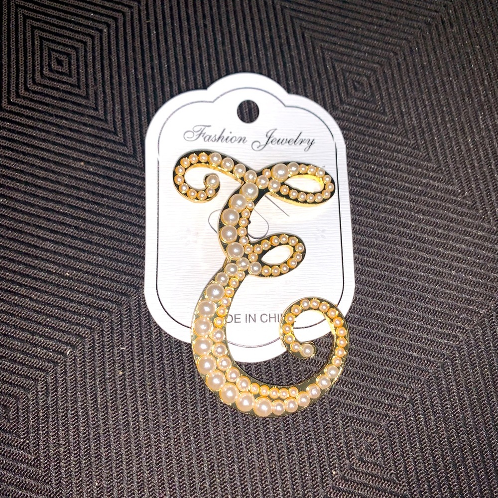 Initial “E” monogram letter pearl brooch